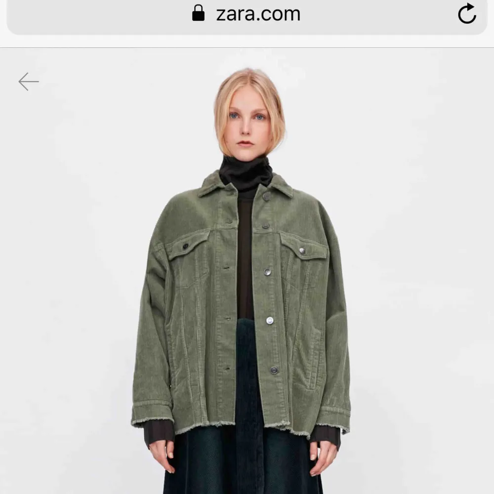 Manchesterjacka från Zara säljes. Endast använd två gånger, säljes på grund av inköp av ny jacka. Strl: XS Nypris 399kr. . Jackor.
