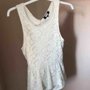  - Söt topp,är använd men i fint skick