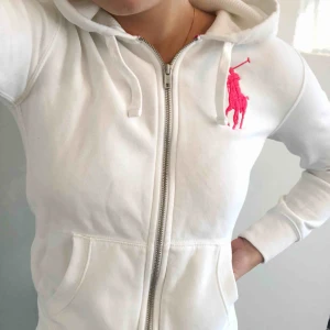  - Ralph Lauren kofta. Endast använd ett fåtal gånger. Frakt tillkommer! 