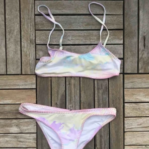  - Oanvänd bikini från forever 21 som tyvärr inte passar mig. Kan ses i Gbg eller så står köpare för frakt! 