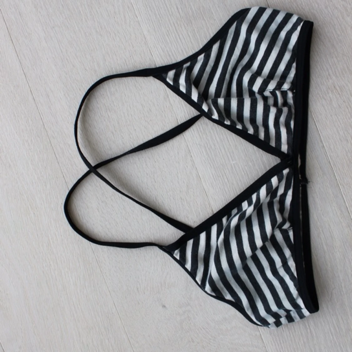 Snygg topp från AA! Är lite urtvättad men använd sparsamt.  - 1399102802