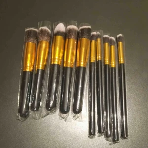  - Sminkborstar helt nya och inplastade   Hämtas i Bromma eller skickas, köparen står då för frakt