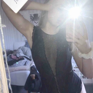  - Ursnygg spetsbody från Brandy Melville, använd 1 gång :) 