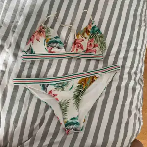 Bikini from H&M with floral motifs and it’s absolutely not see through 