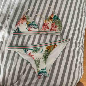 Bikini from H&M with floral motifs and it’s absolutely not see through 