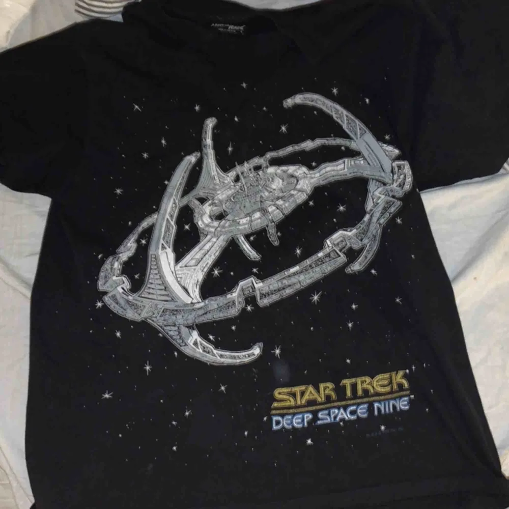 Fet tisha köpt för ett par år sen! Star Trek motiv. T-shirts.