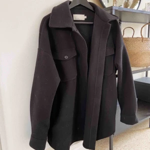  - Populär Jacka från Nelly (skärp kommer med också).  Tvättas givetvis innan jag postar! 