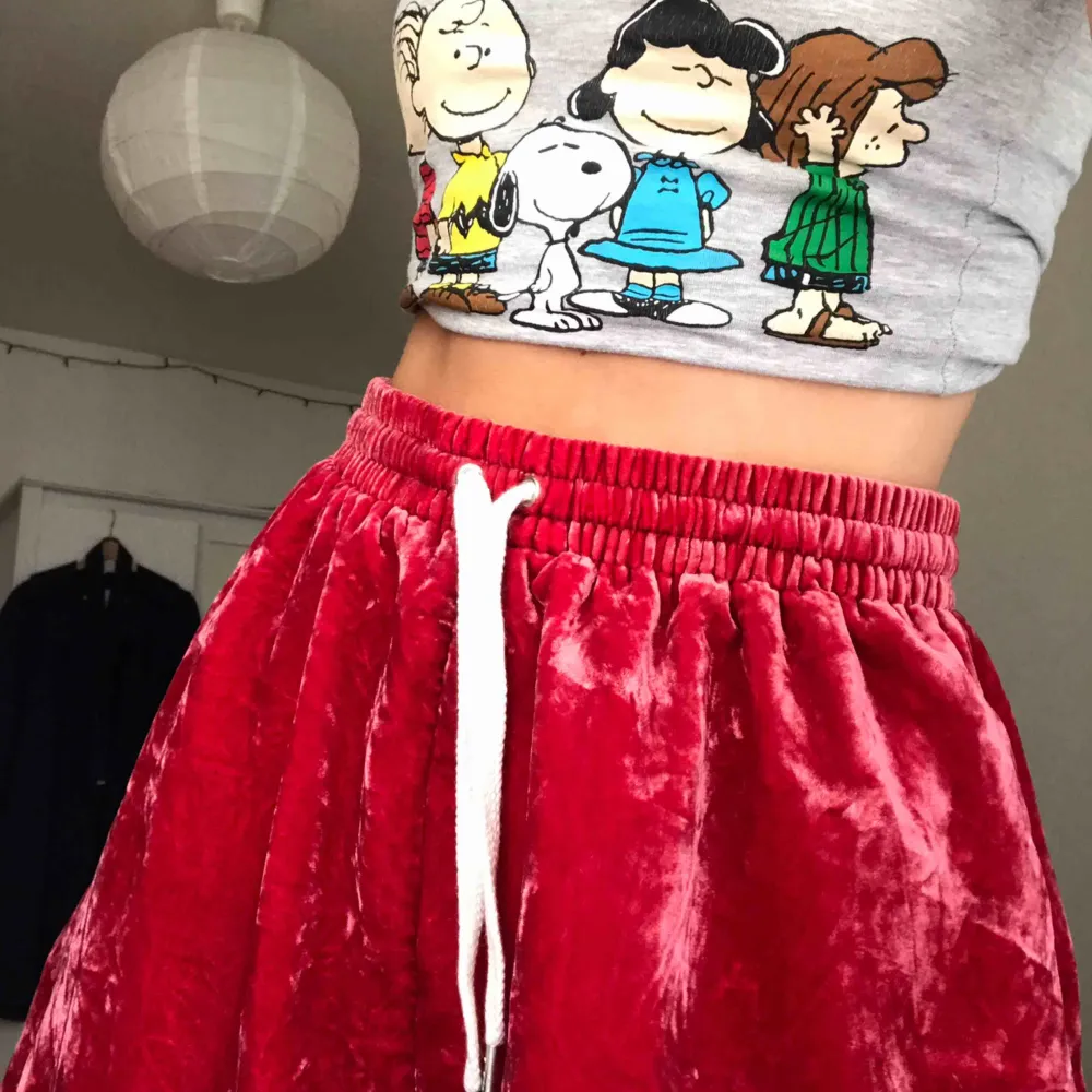 Ett par jättesöta pyjamasshorts från weekday! Supermjuka och sköna🥰 passar även att ha på kvällar och mornar❤️. Shorts.