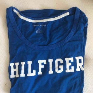  - 💙💙Skriv privat för mer info om plagget. Frakten är oftast 63kr med postkort skicka lätt men om det är mindre plagg=billigare. Är öppen för byte. Paketpris går att fixa!! Tveka inte att höra av er vid frågor!! 🥰🥰🥰