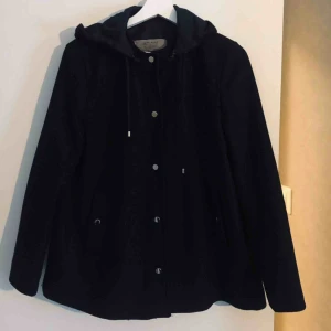  - Jacka från Zara, stl L.  Kan skickas om köpare står för frakt ✨