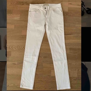  - Snygga jeans från zara, använda en gång