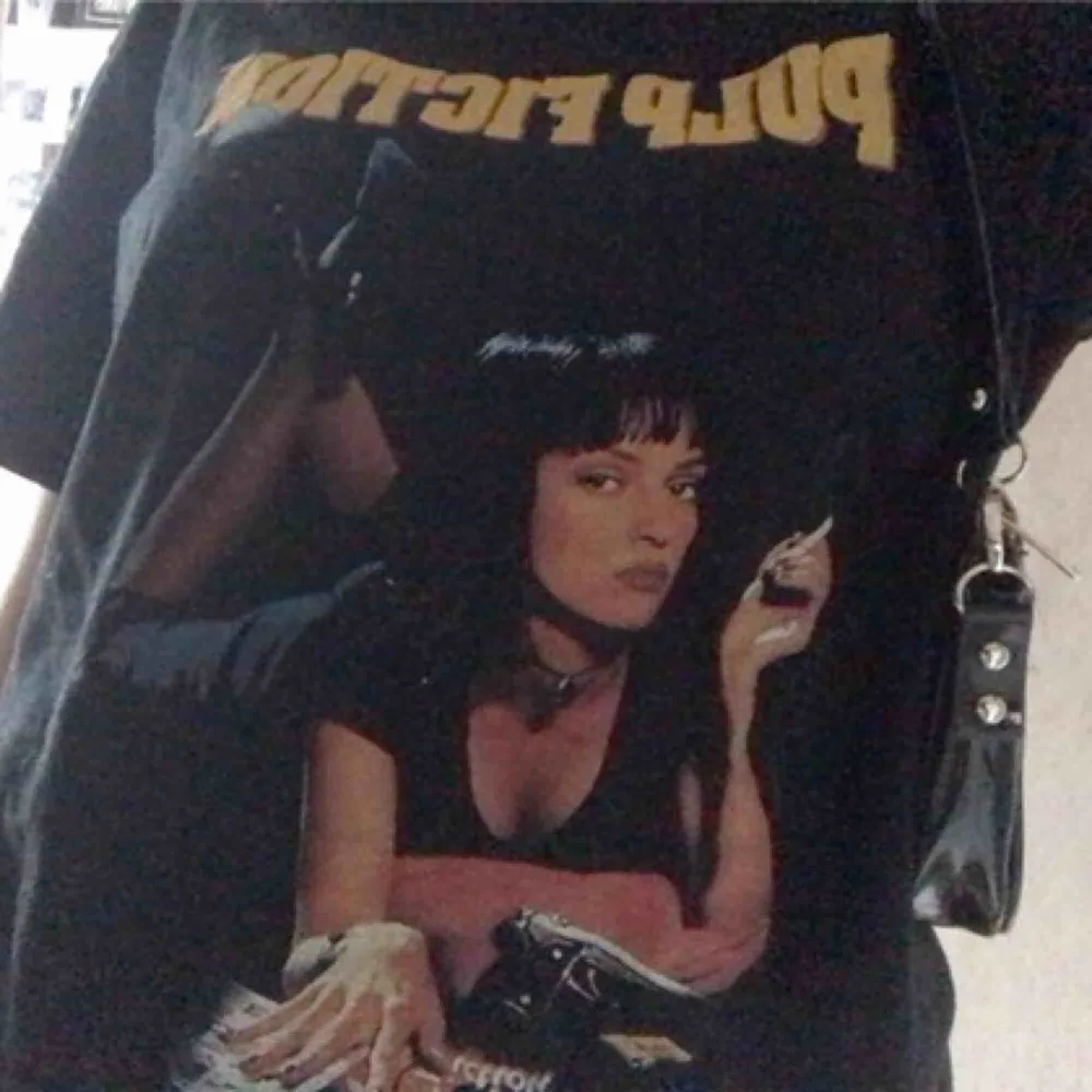 Oversized Pulp Fiction T-shirt!!🎸📀✨💕 Aldrig använd!. T-shirts.