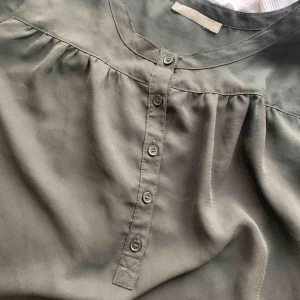  - Svart skjorta storlek 38