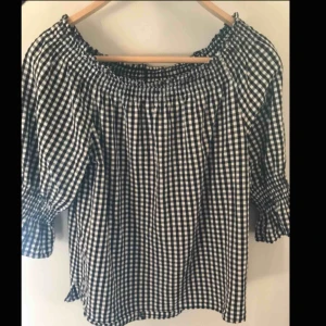  - Använd 2 gånger. Märke Zoul Edition. Off shoulder 