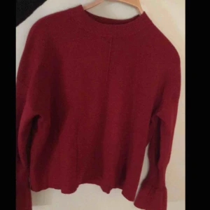  - Använd ett få tal gånger, Annars skön tröja, köpt på Mango. Storlek S