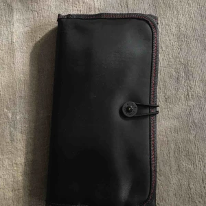  - Stor väska för sminkborstar och tillbehör från e.l.f