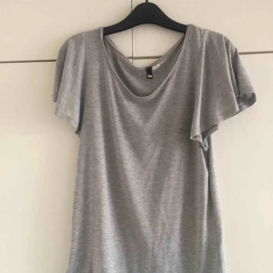 - Grå snygg topp aldrig använd 💕