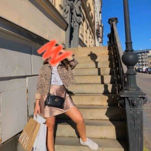  - Skitsnygg leo jacka i storlek M men passar mer som S 