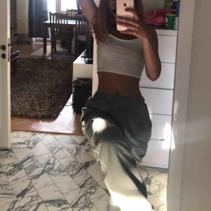  - Säljer dessa pösiga Nikebrallor pga använder ej längre. Lite gamla och slitna🚶🏼‍♀️🚶🏼‍♀️🚶🏼‍♀️ 🌼SOLD🌼