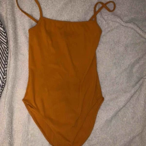  - Body från Gina! Säljer pga att den är för liten i storleken. Passar en S! 🔥