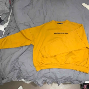  - Crewneck från carlings. Används ej.  Meet up sthlm