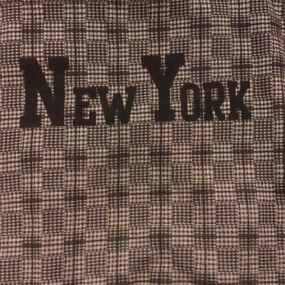 svart new york tröja använd 2 gånger. Skjortor.