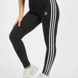 Adidas pants  - Säljer nu dessa fina adidas tights i Strl S, superfint skick💓