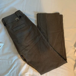Rutiga kostymbyxor - Jättefina kostymbyxor som sitter väldigt fint på! 