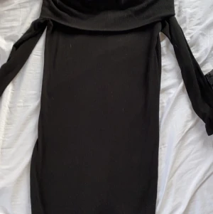 Klänning - Off scoulder andvänd fåtal gånger