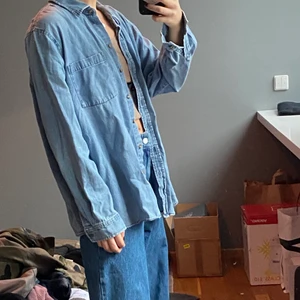 Denim jacket fits Xs-M - En super snygg vintage jeans skjorta! Pssar storlek xs-M