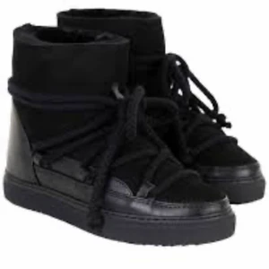 Inuikii  - Sköna skor till vintern, köpta på NK i februari det här året! Knappt använda eftersom jag köpte nya i en annan färg! Nypris 2700 