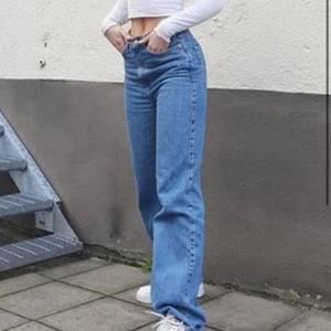 Weekday jeans - Säljer då de inte längre kommer till användning. Storlek W 25 L 30! (Lånade bilder)☺️☺️