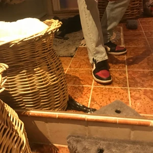 Nike Jordan 1 mid bred toe  - Skick: 9/10. Buda i kommentarerna