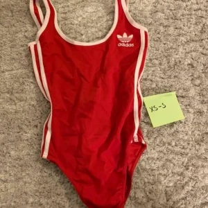 Adidas body - Oanvänd ändas provad, dock är trosskydddet på plagget borttaget 