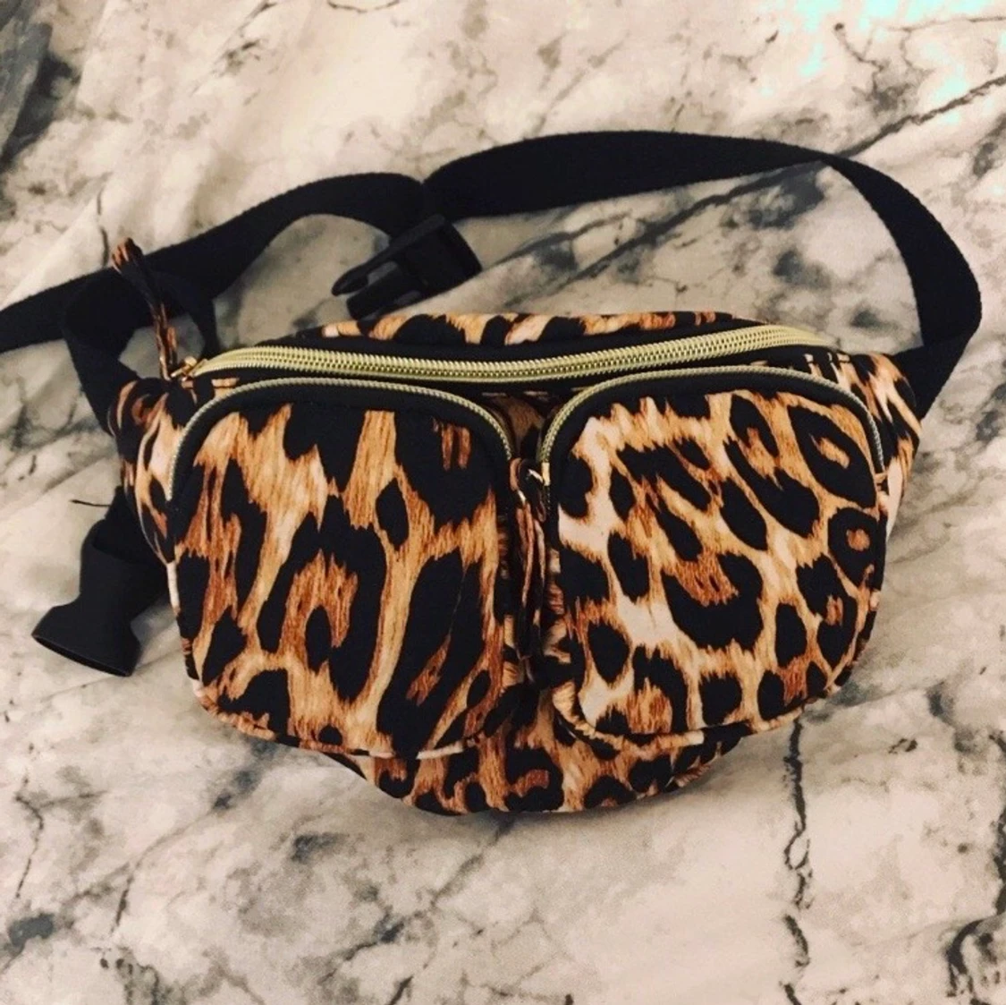 Midjeväska leopard  - 90