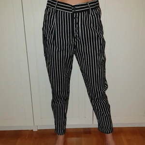 Pulz jeans byxor st 32 - Randig byxor i bomull . Storlek 32 men stora i storleken. Lite för stora för mig i midjan o jag är egentligen en 34. 