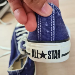 Strl 338 - Converse lite använda i bra skick🙂