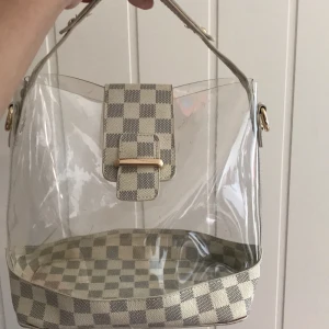 Väska  - använt två gånger och det superfint väska