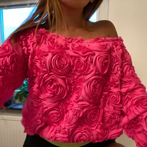 ROSA TOPP - Säljer min rosa topp då den sällan kommer till användning.