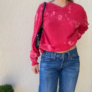 Sjukt snygg Tie dye tröja i rött - Jättefin oversized Tie dye tröja i fin röd färg❤️🌺 frakt på 59 annars möts vi på söder 💕