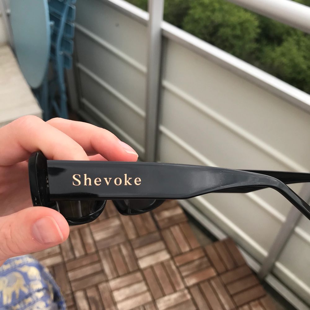 Knappt använda shevoke solglasögon ”norm”,nypris 126$, super kvalite och stört snygga! . Accessoarer.
