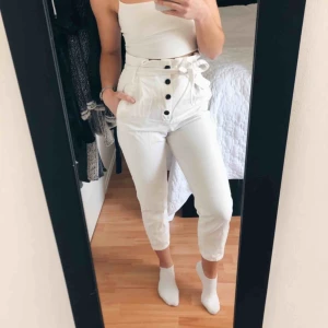  - Vita jeans från H&M