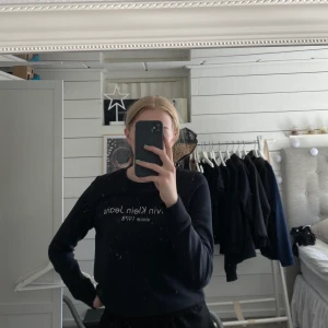 Sweatshirt ck - Välanvänd men i superbra kvalitét. Köpt för 999kr och säljer för 200kr +frakt 