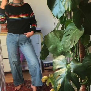 Stickad secondhand tröja  - Stickad tröja men ett fint randigt mönster köpt här på plick - köparen står för frakt🌻