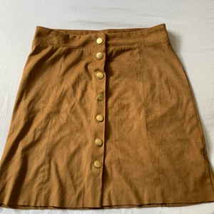 Mockakjol - Brun super snygg mockakjol ifrån Gina tricot i storlek s. Köparen står för frakten.🍓