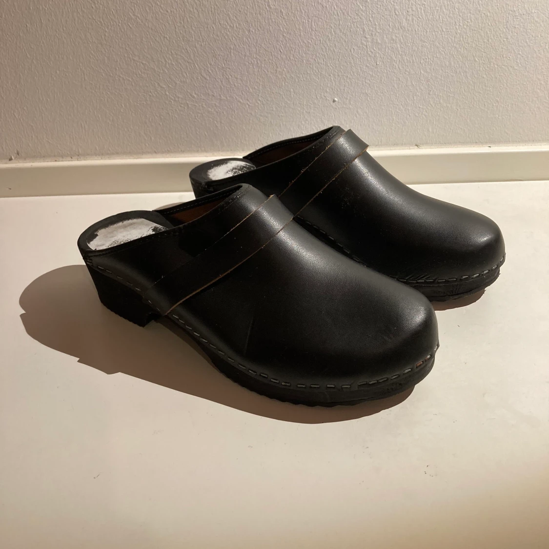 Svarta träskor strl 39