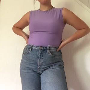 lila 90-tals topp - Lila 90-tals  top i perfekt skick. 