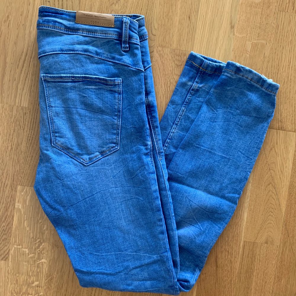Snygga jeans från ZARA! Gott skick. Köparen står för frakten 👖 . Jeans & Byxor.