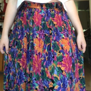 Blommig kjol - Säljer denna blommiga långkjolen 💞