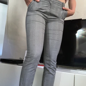 Rutiga kostymbyxor - Säljer dessa rutiga kostymbyxor då de sällan kommer till användning. Bra skick, använd fåtal gånger.